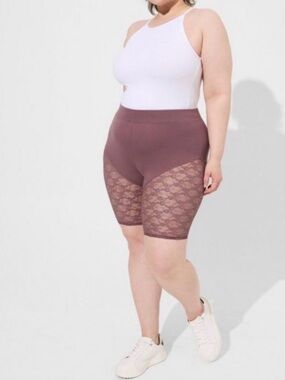 🆕 9 Inch Signature Waist Lace
Inset Bike Short 1 1X 14 16 NWT
Torrid New!